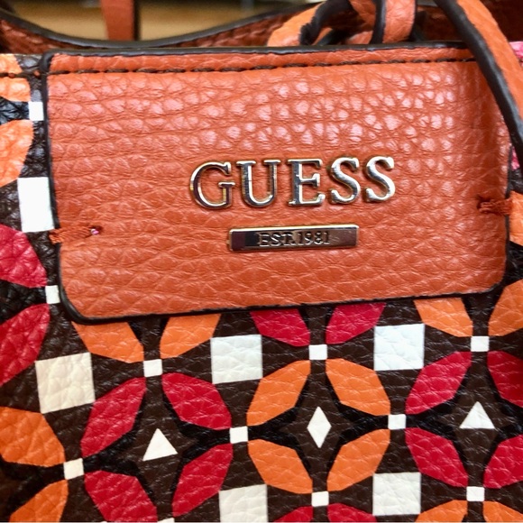 Guess Bobbi reversible tote bag - Picture 3 of 7